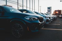 Je inkomen bepaalt steeds vaker hoe oud je auto is